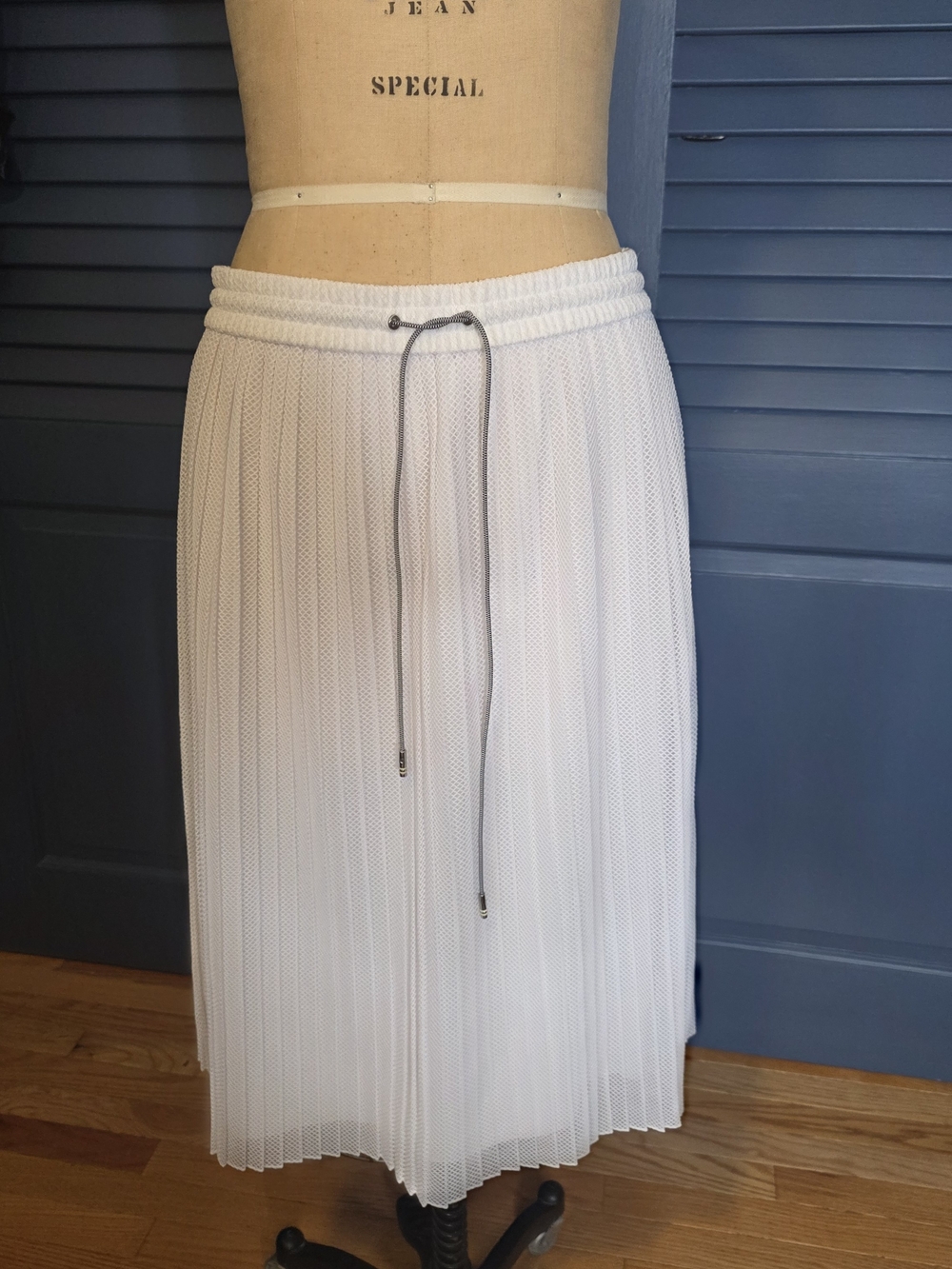 HUGO BOSS Pleated Plissé Midi Skirt ✨